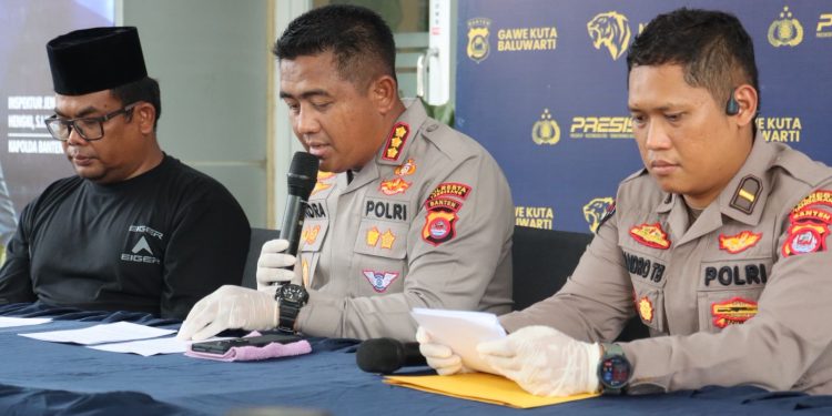 Kapolresta Tangerang, Kombes Pol Andi Muhammad Indra Waspada Amirullah saat melakukan jumpa pers terkait kekerasan seksual di Kecamatan Tigaraksa, Kamis 7 Mei 2026.