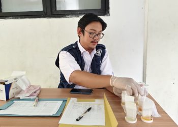 Sejumlah pelajar di SMPN 1 Cilegon menjalani tes urin pada Rabu 10 Juni 2026.