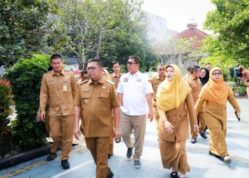 Gubernur Banten Andra Soni memonitoring pelaksanaan SPMB di SMAN 1 Rangkasbitung, Kabupaten Lebak, Senin 22 Juni 2026.