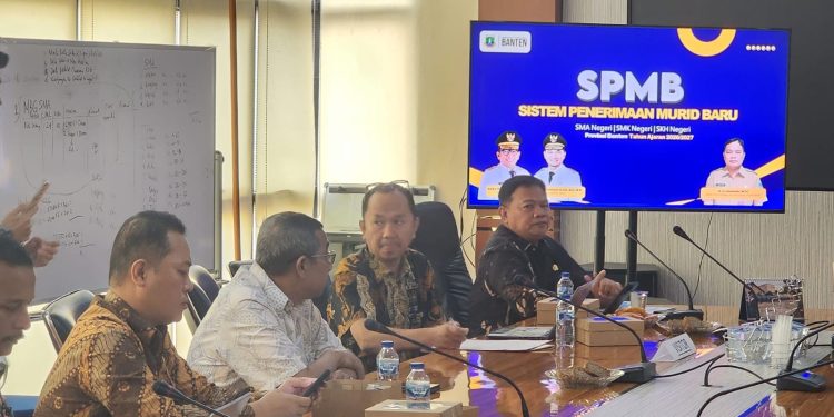 Rapat koordinasi pengawasan penyelenggaraan pelayanan publik bidang pendidikan, serta melakukan peninjauan ke SMA Negeri 2 Kota Serang bersama Dindikbud dan Inspektorat Provinsi Banten, Kamis, 25 Juni 2026.