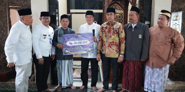 Bupati Maesyal saat Jumling di Masjid Jami Nurul Huda, Desa Kiara Patung, Kecamatan Pakuhaji, Jumat 26 Juni 2026.