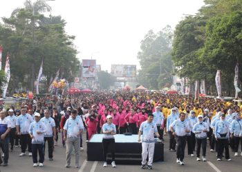 Olahraga bersama dalam rangka menyambut peringatan ke-80 Hari Bhayangkara.