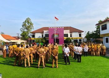 Staf Kecamatan Mauk saat melakukan apel Senin, Senin 8 Juni 2026.