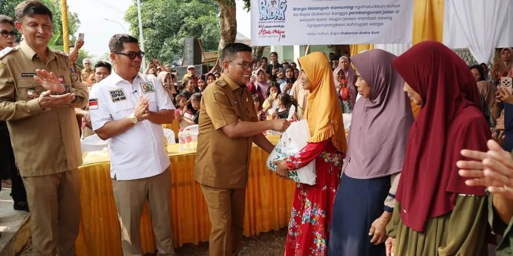 Andra Soni Sebut Pembangunan Jalan Desa di Tunjung Teja Tingkatkan Akses Pendidikan dan Ekonomi