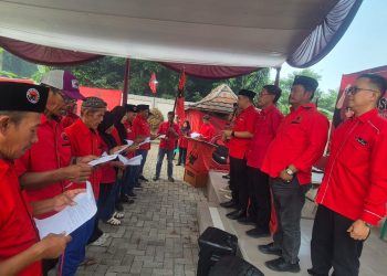 DPC PDI Perjuangan Kota Serang mengukuhkan 493 pengurus ranting dalam rangka memperkuat struktur organisasi hingga tingkat kelurahan.