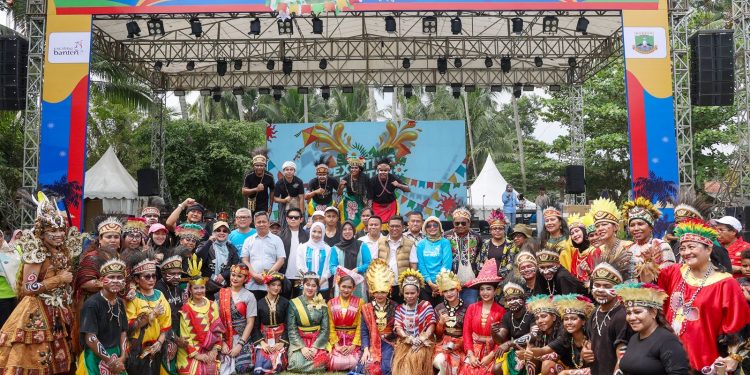 Gubernur Banten Andra Soni saat menghadiri exciting banten festival di Anyer, Minggu 28 Juni 2026 (Biro Adpim Setda Banten)