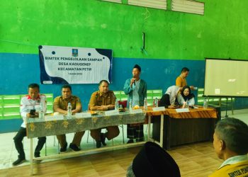 Pelaksanaan sosialisasi pengelolaan sampah di Desa Kadugenep