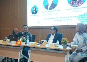 Diskusi terkait krisis sampah dan strategi pengelolaan sampah berkelanjutan dalam kuliah umum Program Magister Ilmu Komunikasi Untirta di Kampus Sindangsari.