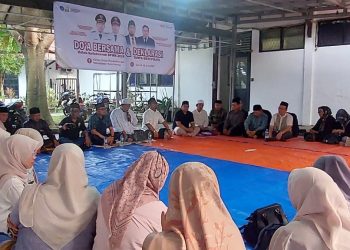 Suasana doa bersama dan deklarasi di Kantor Dindikbud Kota Serang.(Nahrul)