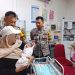 Petugas kepolisian penanganan terhadap bayi perempuan yang ditemukan di dekat aliran sungai kawasan Perum Metro Grand Cendana, Kecamatan Purwakarta, Kota Cilegon, Sabtu 20 Juni 2026.