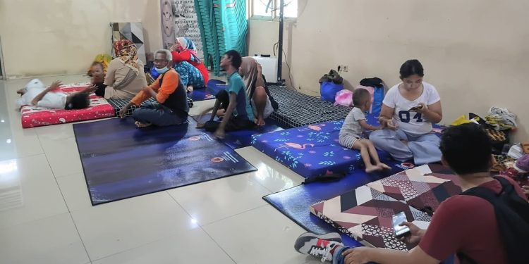 72 Warga Terdampak Kebakaran TPA Jatiwaringin, Terkena ISPA
