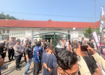 Ratusan Masa Gerudug DPRD Lebak, Pinta Badan Kehormatan Usut Dugaan Keterlibatan Ketua Dewan Dengan Kasus Penculikan Aktivis
