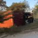 truk kontainer terguling