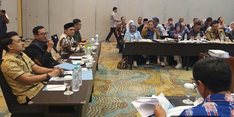 Rapat mitra komisi