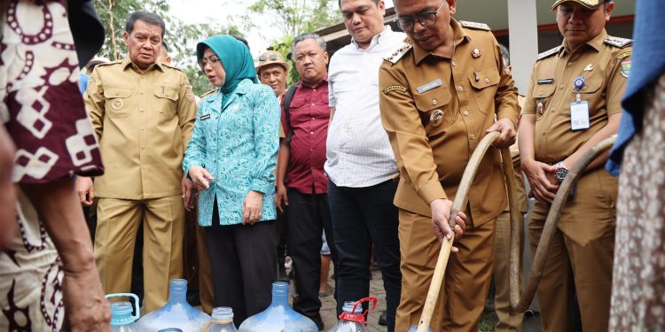 Atasi Kekeringan, Gubernur Andra Soni Salurkan Air Bersih untuk 854 Kepala Keluarga di Tangerang