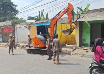 Berdiri di Atas Tanah Negara, Satpol PP Kabupaten Serang Bongkar 12 Bangunan Liar di Bojonegara