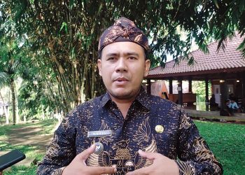Kepala Desa Bandung Wahyu Kusnadiharja.