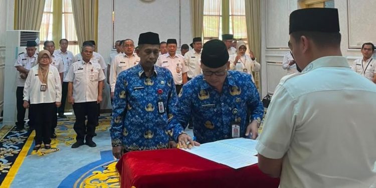 Pelantikan Pejabat Eselon II Pemkot Cilegon, Inspektorat dan Sekretariat DPRD Berganti Pimpinan