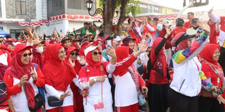 Ribuan Warga Kecamatan Tigaraksa Ikuti Gerak Jalan Santai HUT ke-81 RI