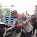 Jelang HUT ke-81 RI, Polresta Tangerang Bagikan Bendera Merah Putih ke Pengendara