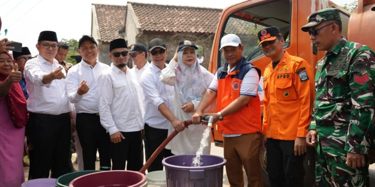 Pemkab Serang Distribusikan Bantuan Air Bersih di 7 Kecamatan