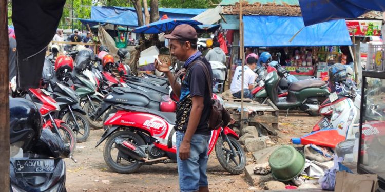 Parkir liar Pasar Kranggot
