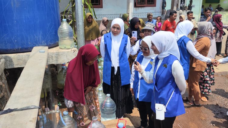 PIA Fraksi PAN DPR RI Salurkan 40.000 Liter Air Bersih untuk Warga Gunung Batur Cilegon