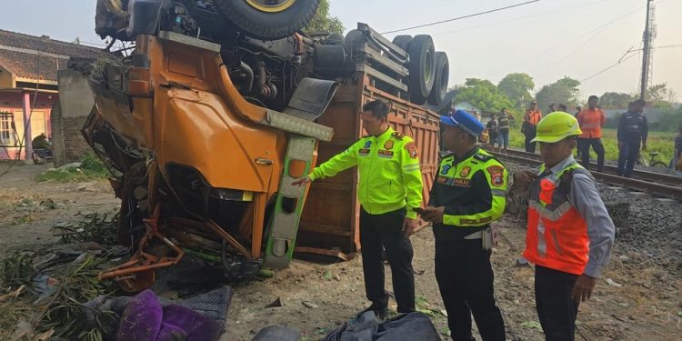 Truk Tronton Terjun dari Tol Unyur, Polisi Ungkap Penyebabnya