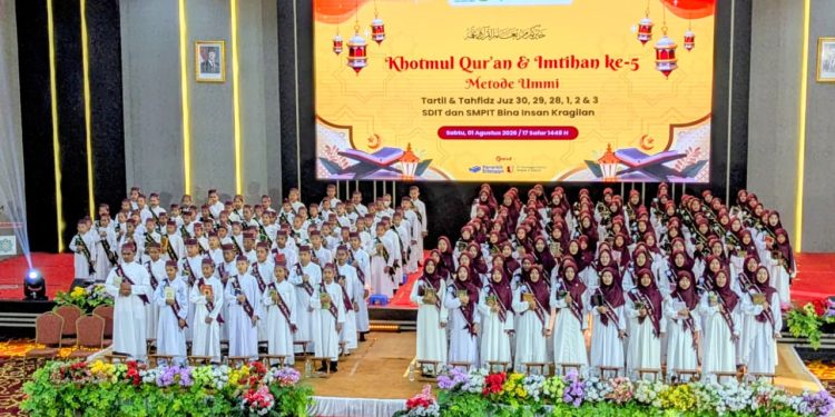 Cetak Generasi Qur’ani, Yayasan Bina Insan Kragilan Wisuda 220 Santri SDIT dan SMPIT