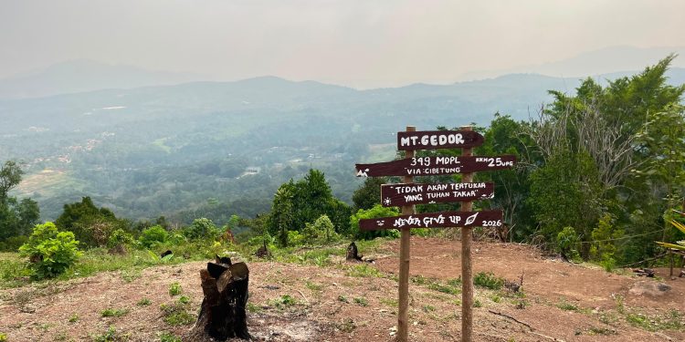 Bendera Merah Putih Raksasa 17 Meter Akan Dibentangkan di Puncak Gunung Gedor Kota Serang