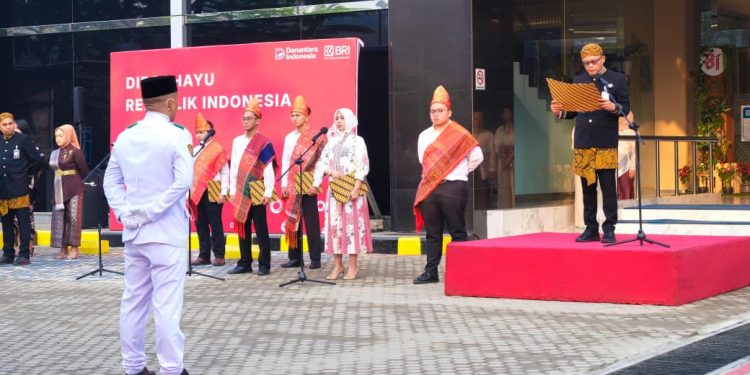 Upacara HUT ke-81 RI, Pegawai BRI Region 8 Jakarta 3 Kenakan Pakaian Adat Nusantara