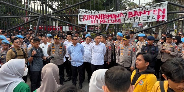 Kapolresta Pimpin Pengamanan Aksi Aliansi BEM Banten Bersatu