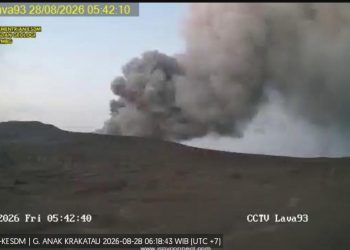 GAK Erupsi, Nelayan dan Wisatawan Diminta Menjauh