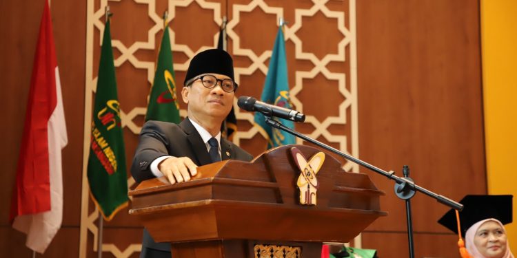 Yandri Susanto Ajak Wisudawan UIN Banten Bangun Desa dan Ciptakan Lapangan Kerja