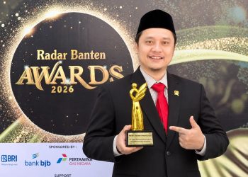 Ketua DPRD Pandeglang Agus Khatibul Umam Raih Radar Banten Award 2026