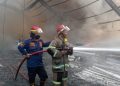 Pabrik Plastik di Jawilan Terbakar, Kerugian Ditaksir Rp41 Miliar