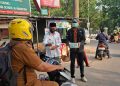 PB Al-Khairiyah Bagikan Masker kepada Warga Cilegon di Tengah Sebaran Abu Vulkanik