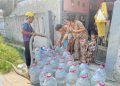 Ditengah Kemarau, Perumdam TKR Terus Salurkan Air Bersih Untuk Warga Terdampak