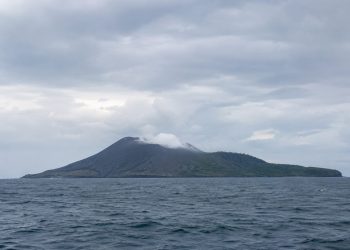Gunung Anak Krakatau Kembali Bergemuruh, 2 Gempa Low Frequency Terekam