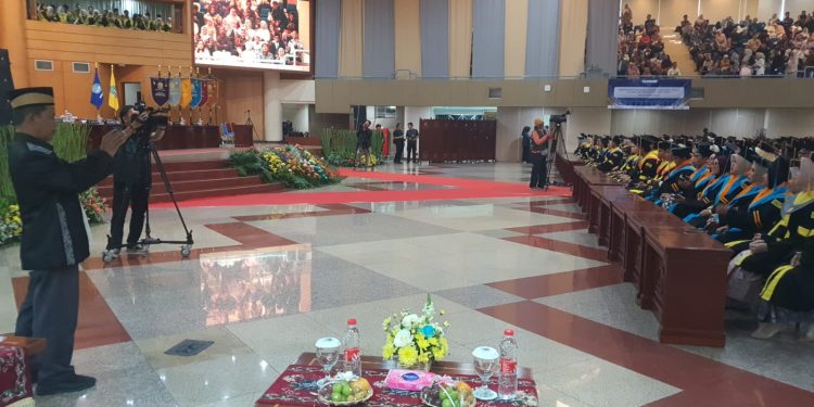 693 Lulusan UT Serang Diwisuda, Dipesan Supaya Siap Hadapi Era AI 