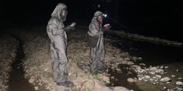 Diduga Berkaitan dengan Pembangkit Listrik, Brimob Periksa Air Sungai yang Keruh di Lebak