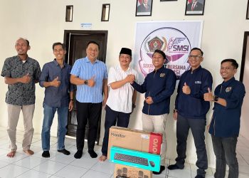 Tunjang Kinerja Jurnalis, Fraksi Demokrat Serahkan Bantuan Komputer