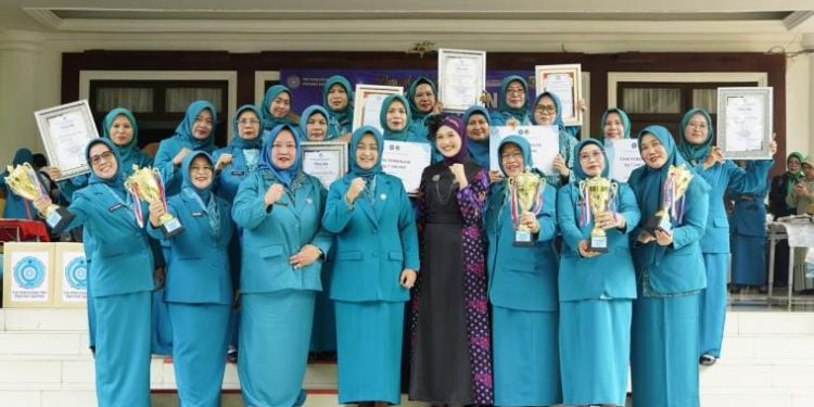 TP-PKK Kabupaten Tangerang Raih Juara Umum Lomba 10 Program Pokok PKK Banten