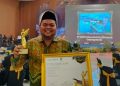 Regen Abdul Aris Diganjar Penghargaan Peduli Yatim pada Radar Banten Awards 2026