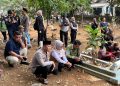Wakili Kapolda Serahkan Jenazah Surakman, Kapolres Pandeglang Doakan 7 Korban Lain Ditemukan