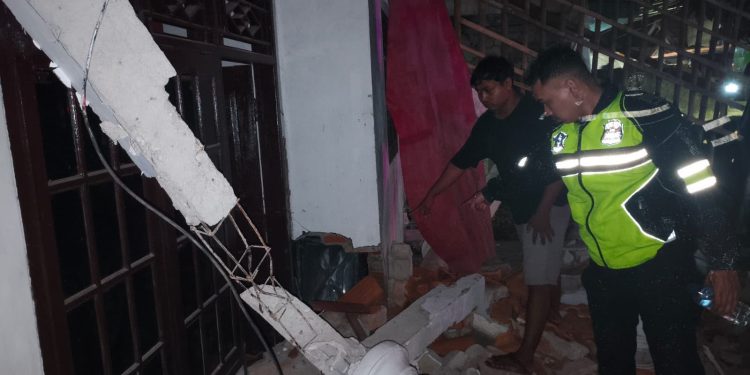 Forklift 15 Ton Tabrak Rumah di Kronjo, Ditangani Satlantas Polresta Tangerang