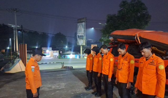 Kapal Mati Mesin di Perairan Anyer, Tiga Nelayan Dievakuasi Tim SAR Banten