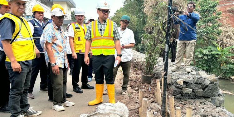 Pilar Saga Minta Pembangunan Turap dan Bronjong Tangsel Rampung Sebelum Musim Hujan