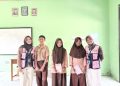 Mahasiswa Farmasi Universitas Esa Unggul Dorong Literasi Kesehatan Warga Tanjung Pakis lewat Edukasi dan P3K