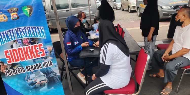 Polresta Serang Kota Gelar Bhakti Kesehatan di CFD Kota Serang